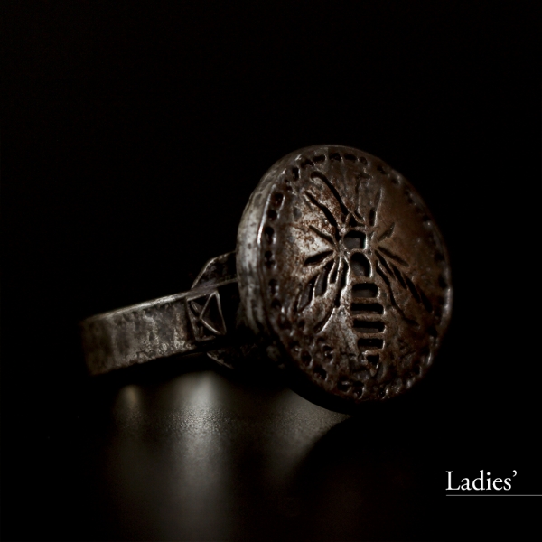RINGS COLLECTION: HORNET RING